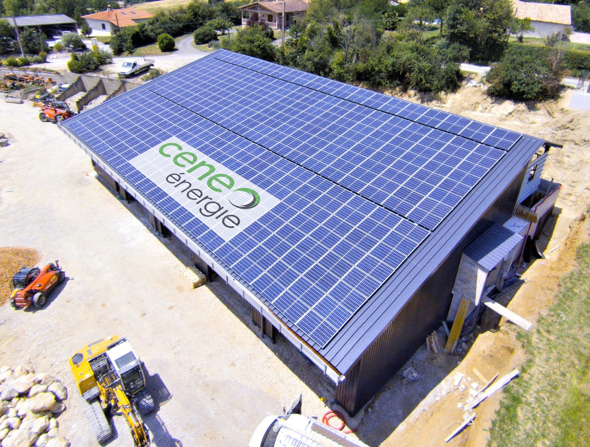 hangar avec toiture panneaux photovoltaïques