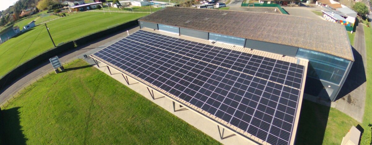 toit de hangar avec panneaux photovoltaïque
