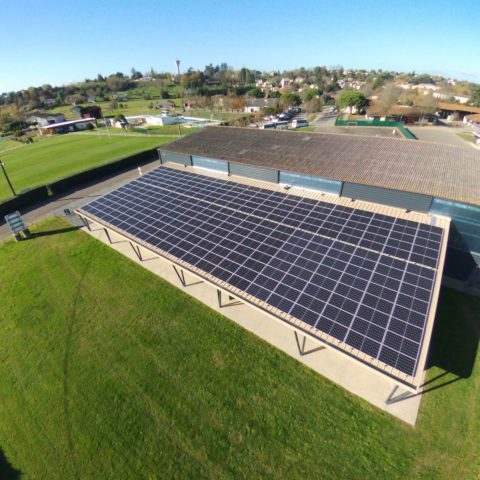 toit de hangar avec panneaux photovoltaïque