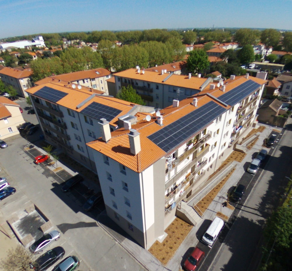 immeubles avec panneaux solaires photovoltaïques