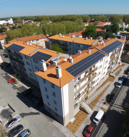 immeubles avec panneaux solaires photovoltaïques