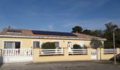 maison avec panneaux solaires photovoltaïques