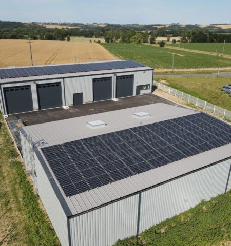 hangar avec panneaux photovoltaïque