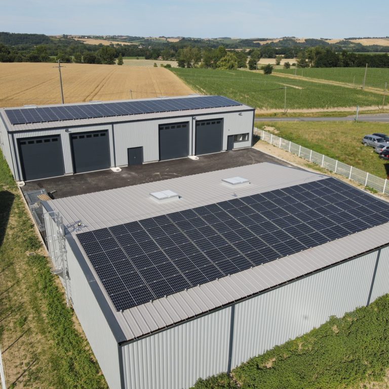 hangar avec panneaux photovoltaïque