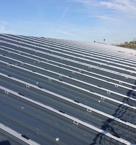 panneaux solaires sur le toit