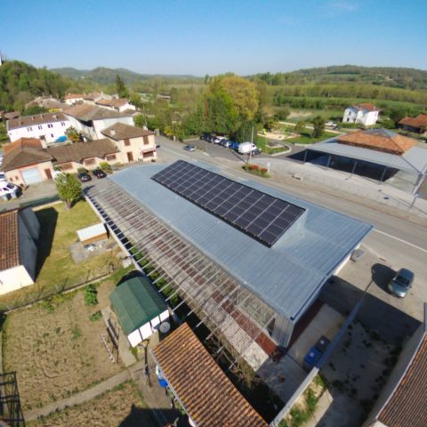 toit de bâtiment agricole avec installation photovoltaïque