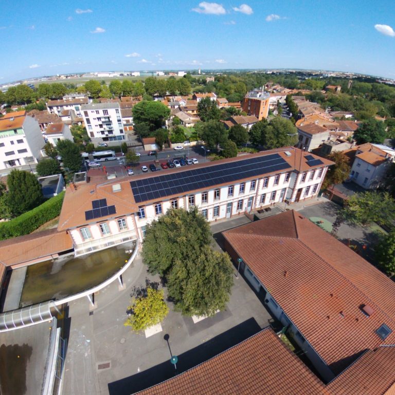 installation photovoltaïque sur toiture d'une école