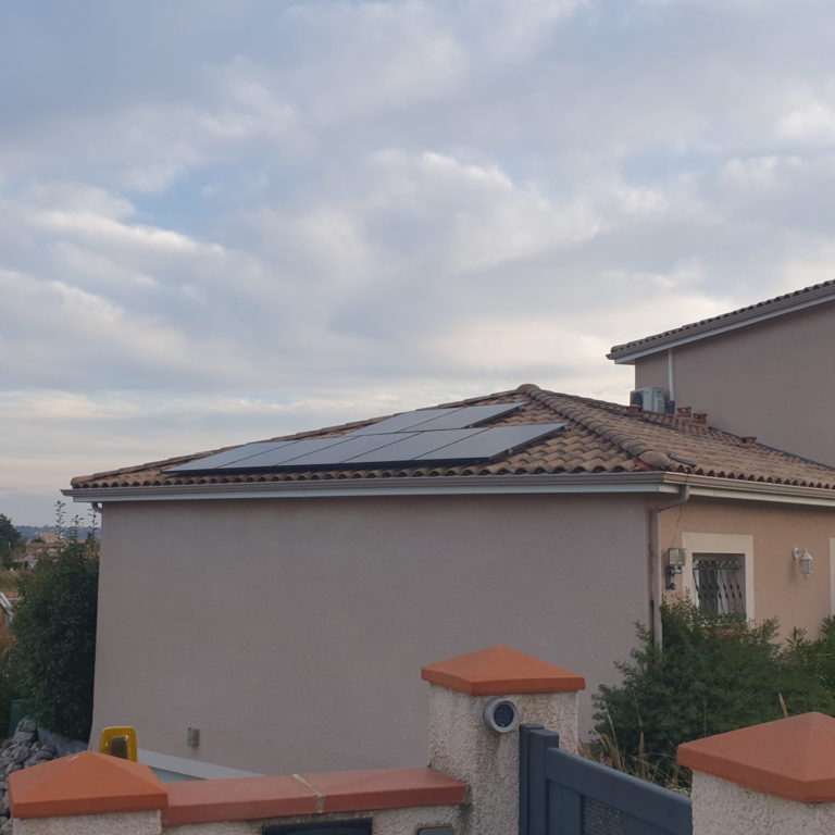 maison avec panneaux photovoltaïques