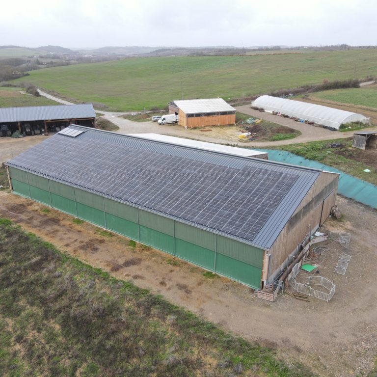 installation photovoltaïque sur bâtiment agricole