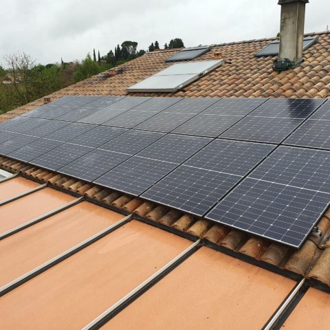 Toiture avec panneaux solaires 6 kWc