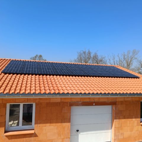 Toiture avec panneaux photovoltaïques 6 kWc